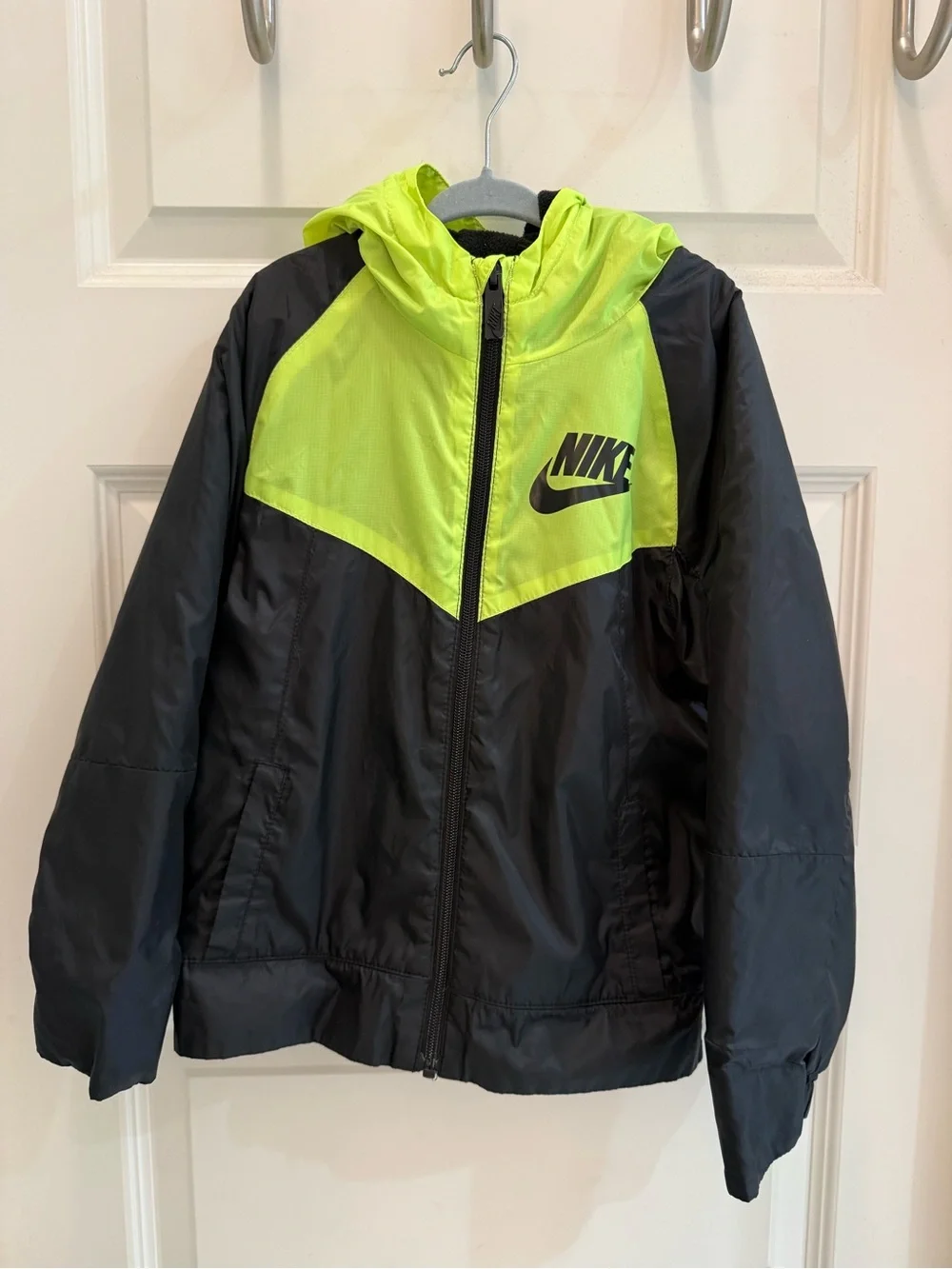 Nike Boys Fleece Lined Windbreaker Jacket Black Volt Size 6-7 Years